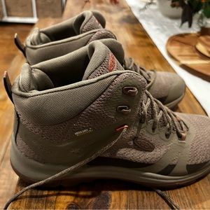 Keen womens hiking boots - Brand new